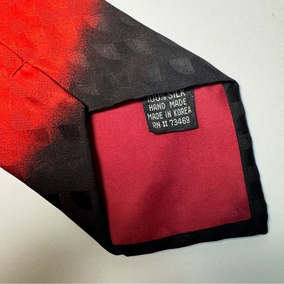 Vintage Looney Tunes Mania Necktie Featuring Sylvester the Cat, with Tweety Bird - Picture 5 of 6